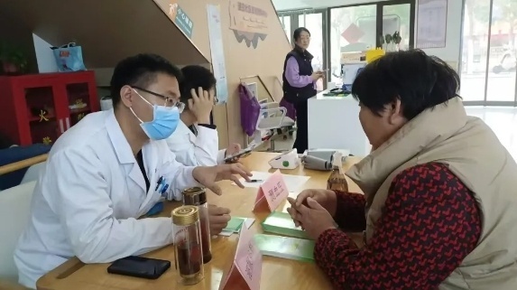 关爱健康，服务社区——济南市第一人民医院走进望岳社区开展银屑病预防咨询义诊活动